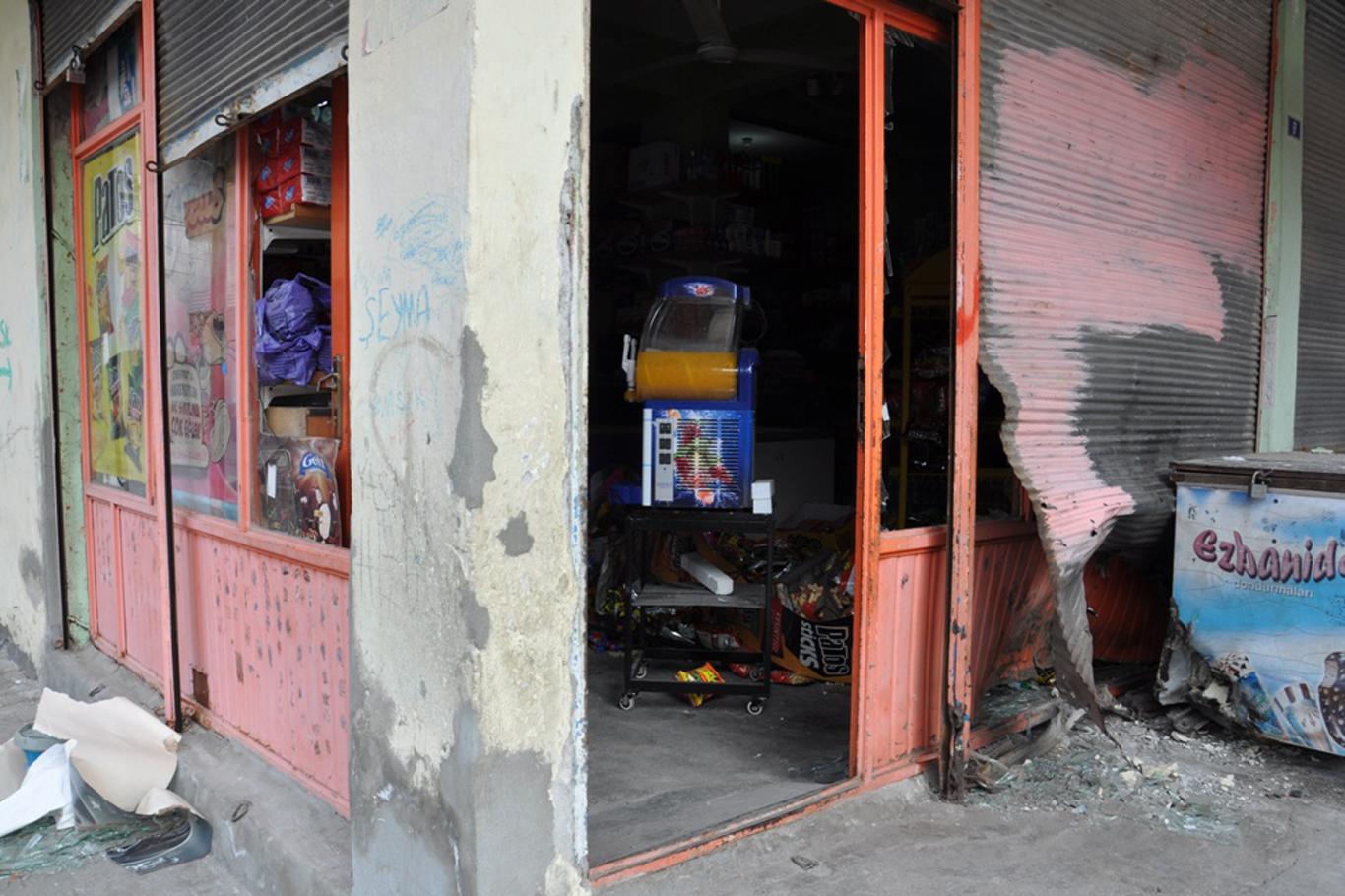 Bakkal dükkanına bombalı saldırı yapıldı